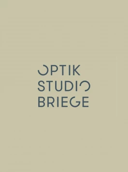 Logo mit dem Schriftzug „OPTIK STUDIO BRIEGE“ in dunkelblauer Typografie mit stilisierten Buchstaben – Branding-Projekt von Studio MIKALO. 